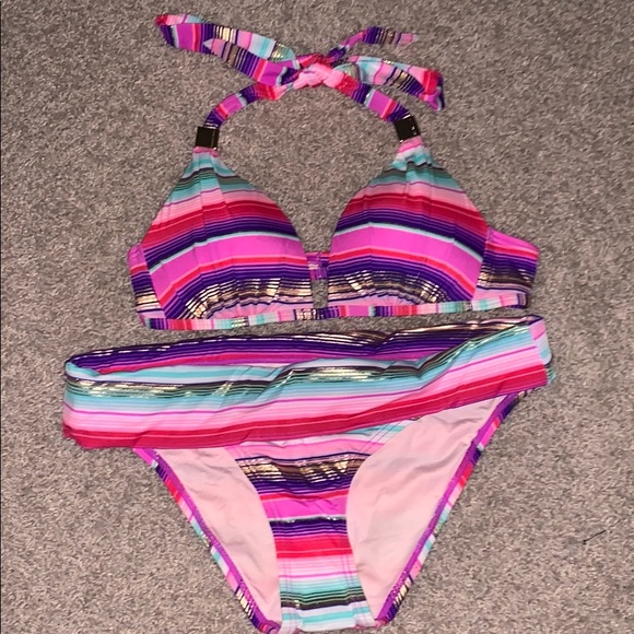 Bikini - Picture 1 of 2